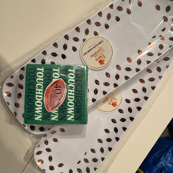 Football Plastic Serving Trays (4) and Football Napkins (new)/ps/x)) - Picture 4 of 15
